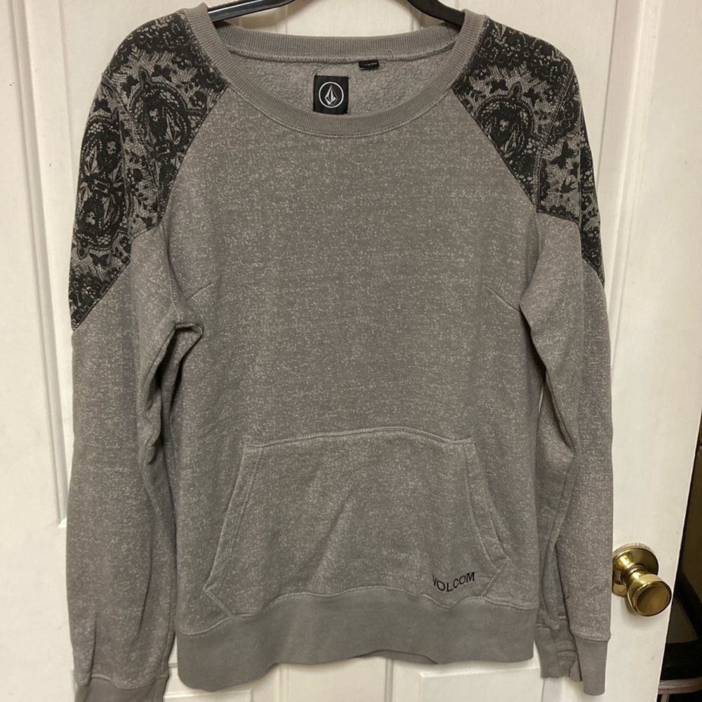 3/$20 bundle and save… 
Cute pullover large